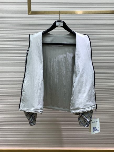 Burberry - Мужская куртка ветровка TI_3007BU8 Burberry - Мужская куртка ветровка TI_3007BU8
