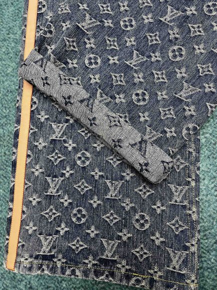 Louis Vuitton - Мужские штаны джинсы DZ_2811LV6 Louis Vuitton - Мужские штаны джинсы DZ_2811LV6