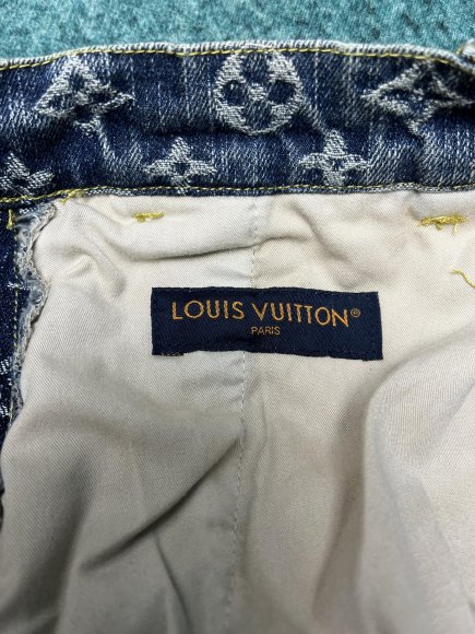 Louis Vuitton - Мужские штаны джинсы DZ_2811LV6 Louis Vuitton - Мужские штаны джинсы DZ_2811LV6