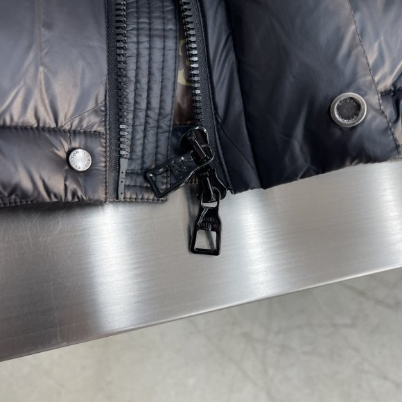 Louis Vuitton - Мужская куртка пуховик TJ_1411LV9 Louis Vuitton - Мужская куртка пуховик TJ_1411LV9