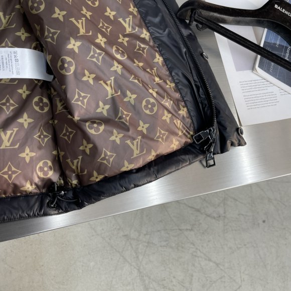 Louis Vuitton - Мужская куртка пуховик TJ_1411LV9 Louis Vuitton - Мужская куртка пуховик TJ_1411LV9