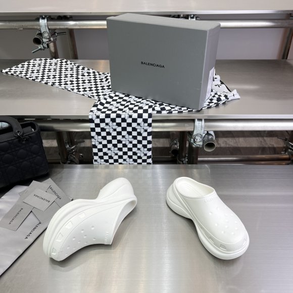 Balenciaga Crocs - Женские шлепанцы ST3_1406BA2