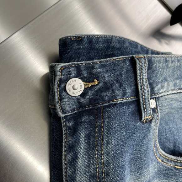 Burberry - Мужские штаны джинсы TJ_2205BU7 Burberry - Мужские штаны джинсы TJ_2205BU7