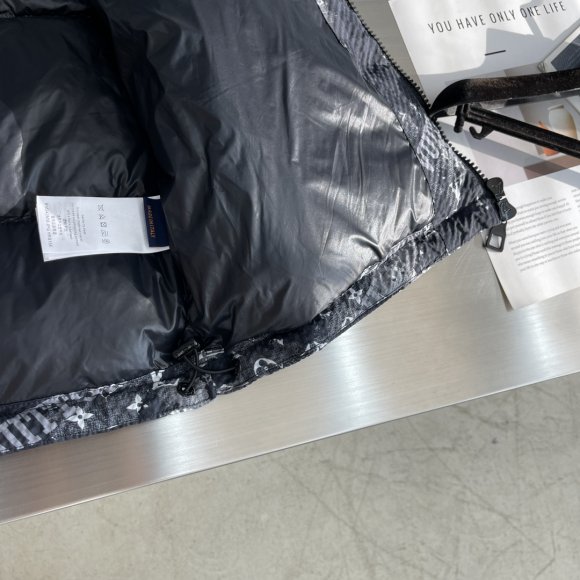 Louis Vuitton - Мужская куртка пуховик TJ_1411LV10 Louis Vuitton - Мужская куртка пуховик TJ_1411LV10