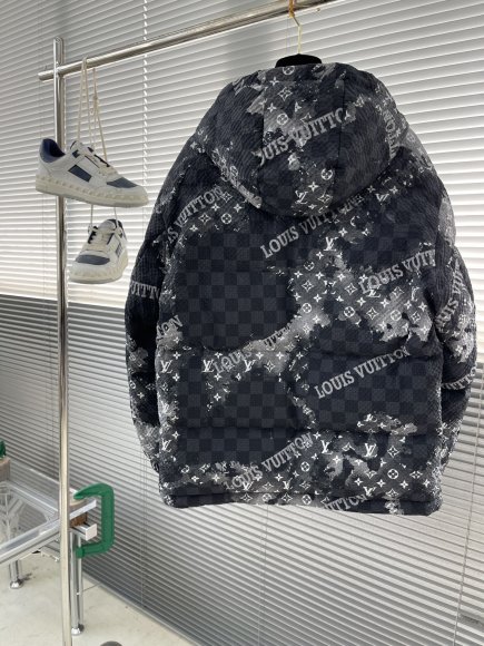 Louis Vuitton - Мужская куртка пуховик TJ_1411LV10 Louis Vuitton - Мужская куртка пуховик TJ_1411LV10