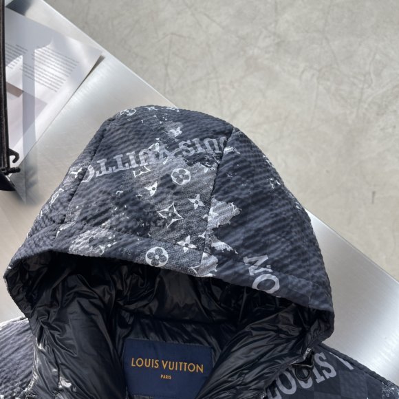 Louis Vuitton - Мужская куртка пуховик TJ_1411LV10 Louis Vuitton - Мужская куртка пуховик TJ_1411LV10