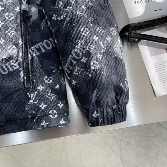 Louis Vuitton - Мужская куртка пуховик TJ_1411LV10 Louis Vuitton - Мужская куртка пуховик TJ_1411LV10