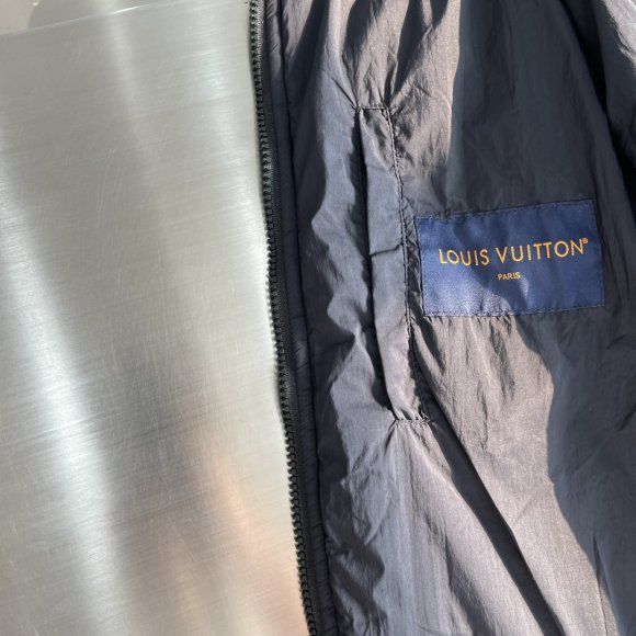 Louis Vuitton - Мужская куртка пуховик TJ_1610LV6 Louis Vuitton - Мужская куртка пуховик TJ_1610LV6