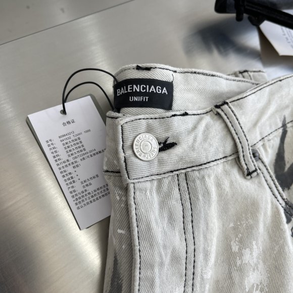 Balenciaga - Мужские штаны джинсы TJ_0510BA1 Balenciaga - Мужские штаны джинсы TJ_0510BA1