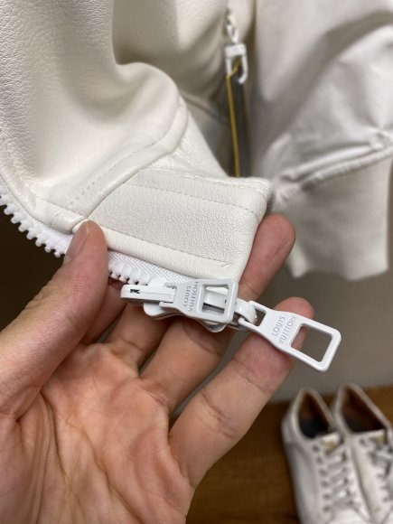 Louis Vuitton - Мужская двусторонняя куртка ветровка бомбер DZ_2708LV7 Louis Vuitton - Мужская двусторонняя куртка ветровка бомбер DZ_2708LV7