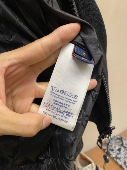 Louis Vuitton - Мужская двусторонняя куртка ветровка бомбер кофта DZ_1909LV5 Louis Vuitton - Мужская двусторонняя куртка ветровка бомбер кофта DZ_1909LV5