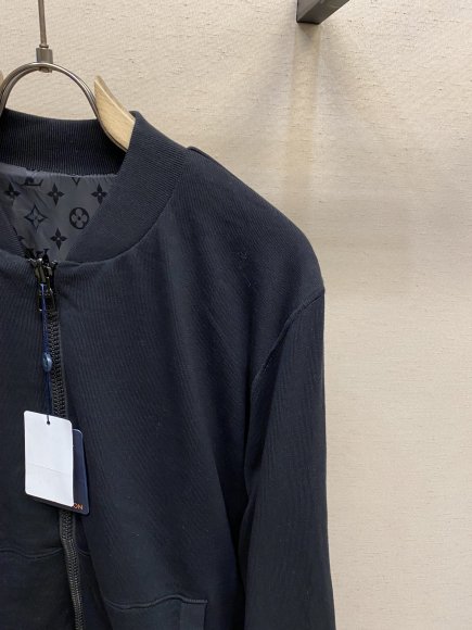 Louis Vuitton - Мужская двусторонняя куртка ветровка бомбер кофта DZ_1909LV5 Louis Vuitton - Мужская двусторонняя куртка ветровка бомбер кофта DZ_1909LV5