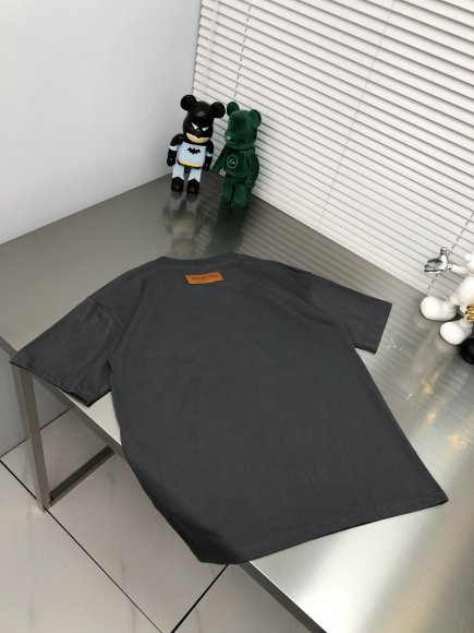 Louis Vuitton - Мужская футболка майка DZ_2205LV3 Louis Vuitton - Мужская футболка майка DZ_2205LV3