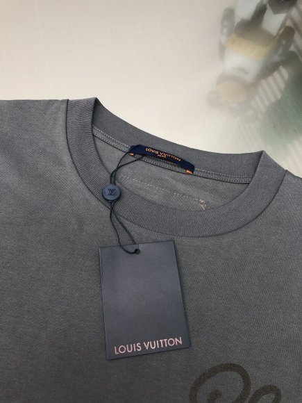 Louis Vuitton - Мужская футболка майка DZ_2205LV3 Louis Vuitton - Мужская футболка майка DZ_2205LV3