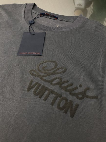 Louis Vuitton - Мужская футболка майка DZ_2205LV3 Louis Vuitton - Мужская футболка майка DZ_2205LV3