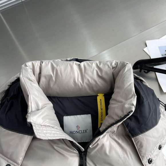 Moncler & FRGMT March - Мужской жилет пуховик TJ_3010MO11 Moncler & FRGMT March - Мужской жилет пуховик TJ_3010MO11
