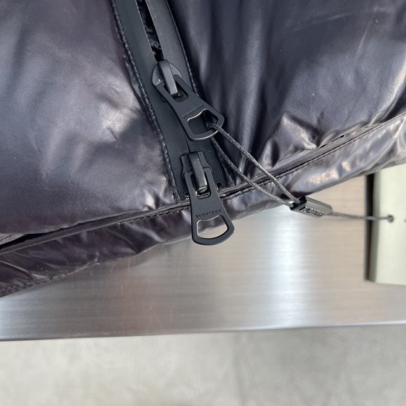 Burberry - Мужской жилет пуховик TJ_1610BU9