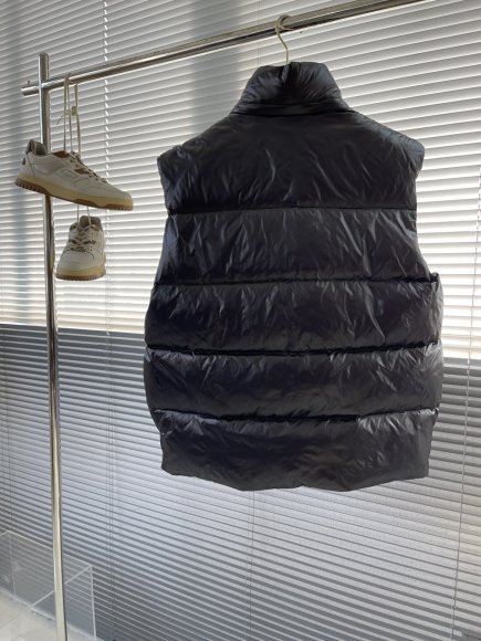 Burberry - Мужской жилет пуховик TJ_1610BU9