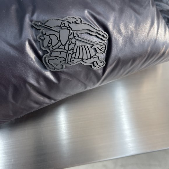 Burberry - Мужской жилет пуховик TJ_1610BU9