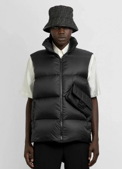 Fendi - Мужской жилет пуховик TJ_3010FE12 Fendi - Мужской жилет пуховик TJ_3010FE12