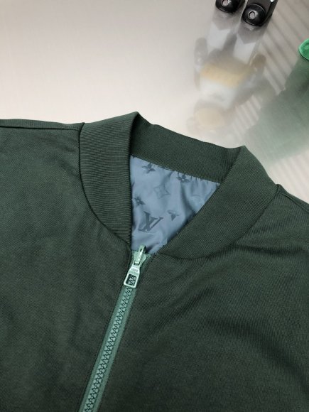 Louis Vuitton - Мужская двухсторонняя куртка ветровка бомбер DZ_0205LV3 Louis Vuitton - Мужская двухсторонняя куртка ветровка бомбер DZ_0205LV3