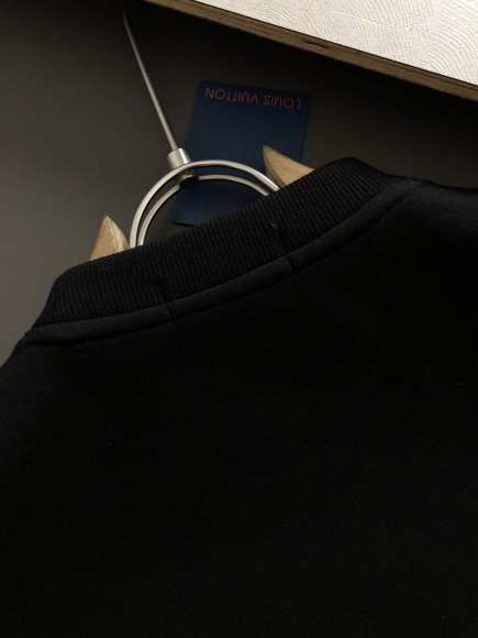 Louis Vuitton - Мужская утепленная кофта свитер DF_1511LV4 Louis Vuitton - Мужская утепленная кофта свитер DF_1511LV4