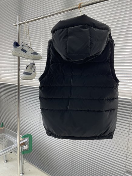 Moncler Allymes - Женская куртка жилет пуховик TJ_2911MO3 Moncler Allymes - Женская куртка жилет пуховик TJ_2911MO3