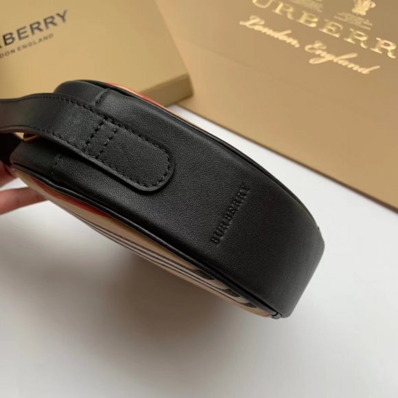 Burberry - Женская сумка мессенджер BU1_26121602BU3 Burberry - Женская сумка мессенджер BU1_26121602BU3