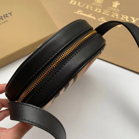 Burberry - Женская сумка мессенджер BU1_26121602BU3 Burberry - Женская сумка мессенджер BU1_26121602BU3