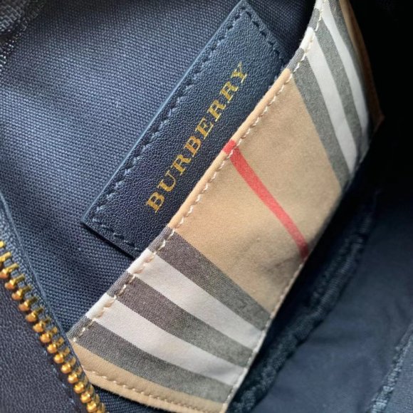 Burberry - Женская сумка мессенджер BU1_26121602BU3 Burberry - Женская сумка мессенджер BU1_26121602BU3