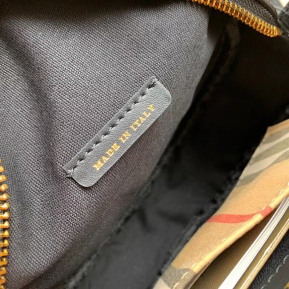 Burberry - Женская сумка мессенджер BU1_26121602BU3 Burberry - Женская сумка мессенджер BU1_26121602BU3