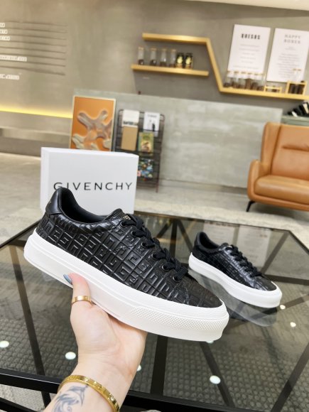 Givenchy - Мужские кроссовки RU_0705GI2