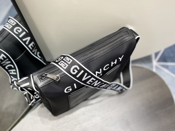 Givenchy Мужская сумка мессенджер GI_0502GI5