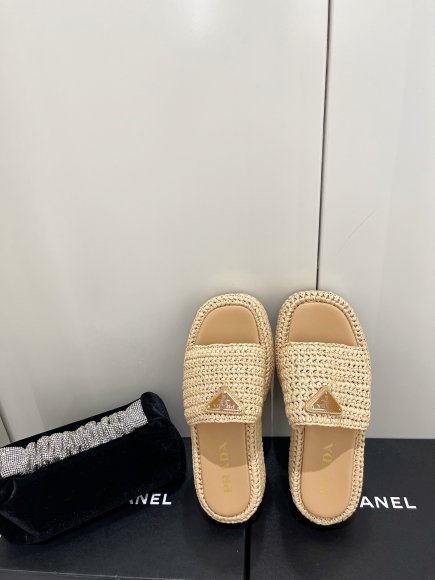 Prada - Женские шлепанцы ST3_2405PR2 Prada - Женские шлепанцы ST3_2405PR2