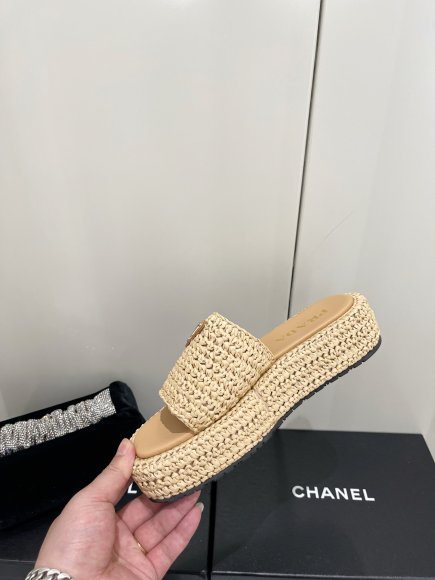 Prada - Женские шлепанцы ST3_2405PR2 Prada - Женские шлепанцы ST3_2405PR2