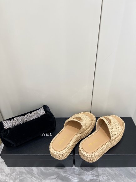 Prada - Женские шлепанцы ST3_2405PR2 Prada - Женские шлепанцы ST3_2405PR2