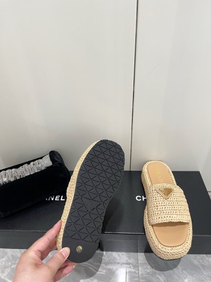 Prada - Женские шлепанцы ST3_2405PR2 Prada - Женские шлепанцы ST3_2405PR2