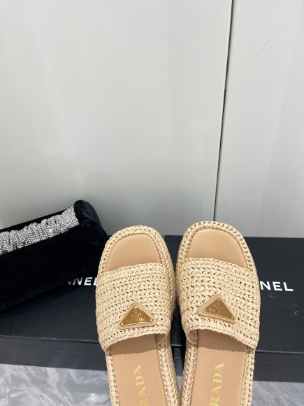 Prada - Женские шлепанцы ST3_2405PR2 Prada - Женские шлепанцы ST3_2405PR2