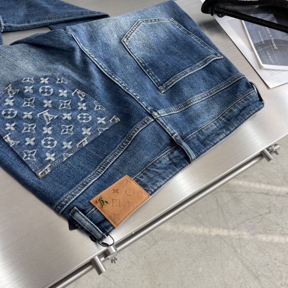 Louis Vuitton - Мужские штаны джинсы TJ_0310LV11 Louis Vuitton - Мужские штаны джинсы TJ_0310LV11