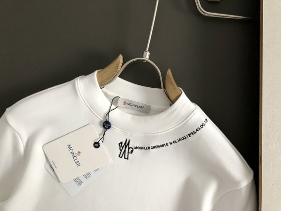 Moncler - Мужская утепленная кофта свитшот DF_1511MO8 Moncler - Мужская утепленная кофта свитшот DF_1511MO8