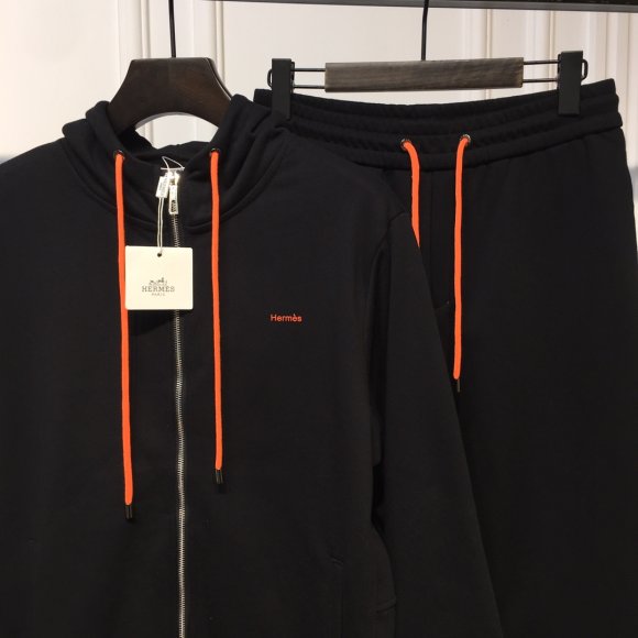 Hermes - Мужской спортивный костюм KN_3110HE4 Hermes - Мужской спортивный костюм KN_3110HE4