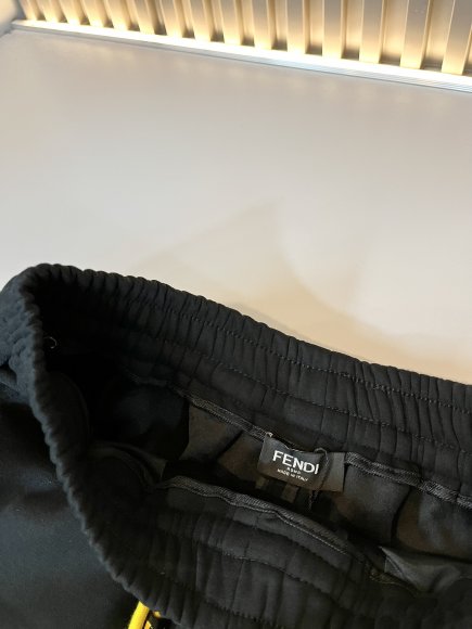 Fendi - Мужской утепленный спортивный костюм DF_0411FE1 Fendi - Мужской утепленный спортивный костюм DF_0411FE1