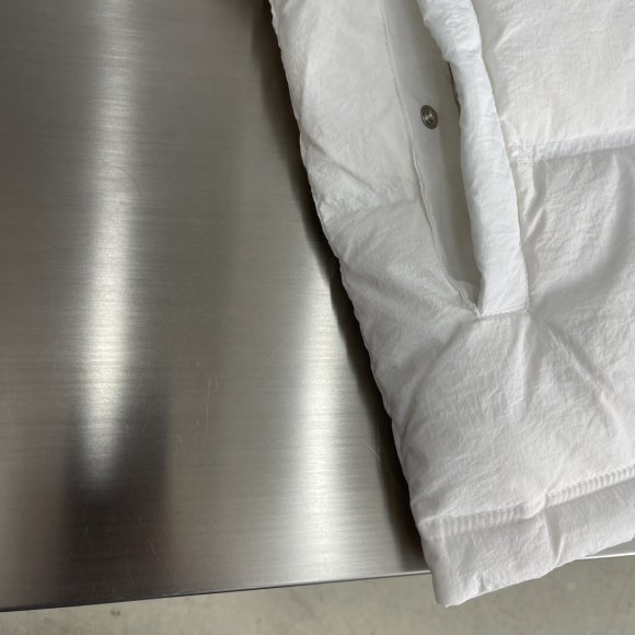 Ami - Мужской жилет пуховик TJ_2911AM8