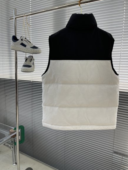 Ami - Мужской жилет пуховик TJ_2911AM8