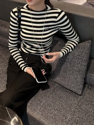 Prada - Женская шерстяная кофта 3D_0712PR1