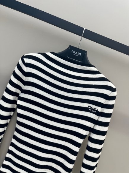 Prada - Женская шерстяная кофта 3D_0712PR1