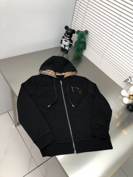 Burberry - Мужской спортивный костюм DZ_2209BU5 Burberry - Мужской спортивный костюм DZ_2209BU5