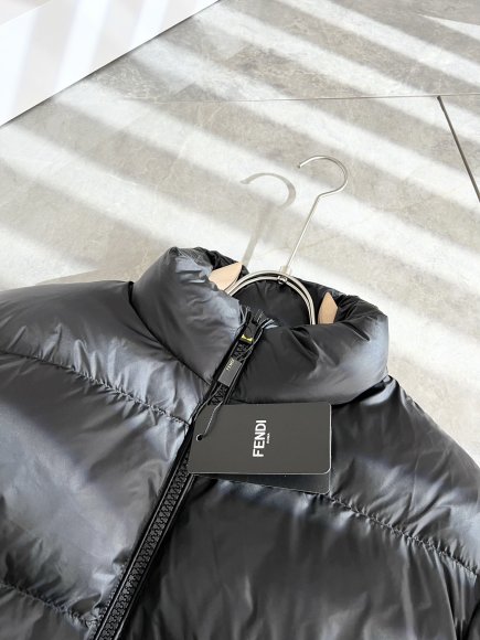 Fendi - Мужская куртка пуховик DF_0411FE2 Fendi - Мужская куртка пуховик DF_0411FE2
