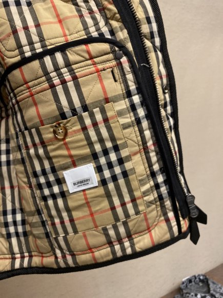 Burberry - Мужской жилет DZ_2009BU4 Burberry - Мужской жилет DZ_2009BU4