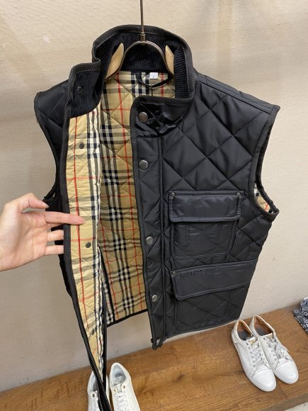 Burberry - Мужской жилет DZ_2009BU4 Burberry - Мужской жилет DZ_2009BU4